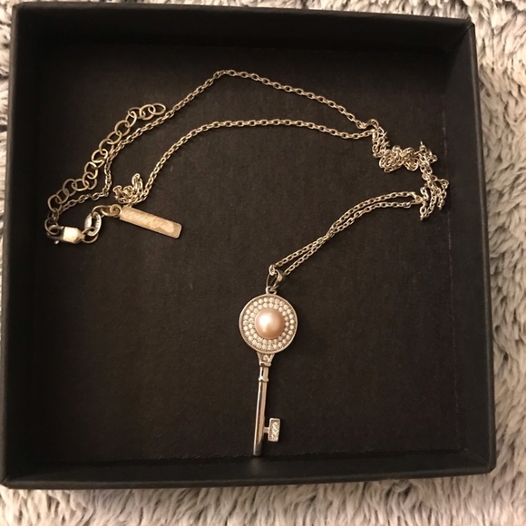 Vantel Pearls Key Necklace - Picture 1 of 3